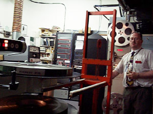 forklift.jpg (37985 bytes)